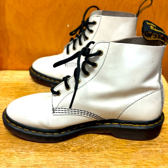 Dr Martens men’s size 8 ladies size 9 worn but in great condition - Picture 3 of 16